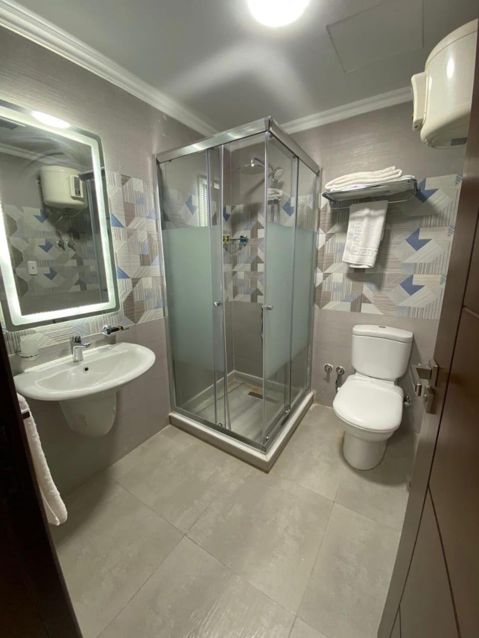ホテル Grand Plaza Sheikh Zayed Kafr Abū 'umaydah エクステリア 写真